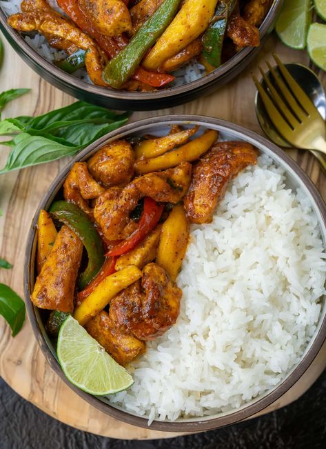 30-Minute Thai Chicken and Peppers with Mango Thai Mango Chicken, Recipe For Chicken Breast, Mango Thai, Chicken And Peppers, Homemade Sweet Chili Sauce, Chicken With Mango, Low Carb Potatoes, Mango Chicken, Protein Bowls