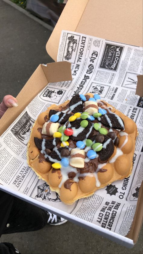 Bubble Waffle Aesthetic, Waffle Ideas, Bubble Waffles, Bubble Waffle, Mini Pancakes, Snack Bar, Sweets Treats, Bubble Tea, Brownies