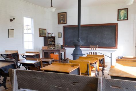 The one-room schoolhouse: Since 2005, the school has showcased Ozark heritage | Life | the-standard.org Schoolhouse Decor, One Room Schoolhouse, Teachers Room, Pot Belly Stove, Normal School, Homestead Farm, Old School House, School List, School Desks