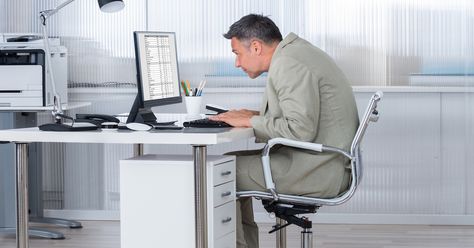 A “hunched over” posture causes muscles to shorten and become tight overtime, causing back pain. Better posture and exercises can help alleviate this pain. Desk Posture, Posture Fix, Text Neck, Forward Head Posture, Bad Posture, Better Posture, Poor Posture, Good Posture, Core Muscles