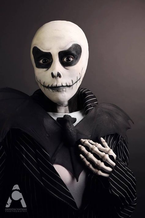 awesome jack skellington makeup Costume Halloween Homme, Tim Burton Costumes, Flaming Arrow, Decoracion Halloween, Viking Boat, Jack Skellington Costume, Big Barda, Bald Cap, Crazy Costumes