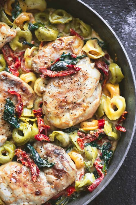 Creamy one pan tuscan garlic chicken tortellini has incredible flavor and comes together in just 30 minutes!! Tuscan Chicken Tortellini, Chicken Tortellini Recipes, Lazy Night, Lunch Chicken, Pasta Lunch, Chicken And Pasta, Tuscan Garlic Chicken, Chicken Tortellini, Tortellini Recipes