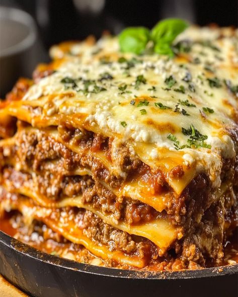 Lasagna Bolognese Recipe | Delicious & Easy to Make Homemade Lasagne, Lasagne Soup, Beef Lasagne, Cheesy Pasta Bake, Kitchen Sanctuary, Sauce Bolognaise, Beef Sauce, Beef Ragu, Beef Lasagna