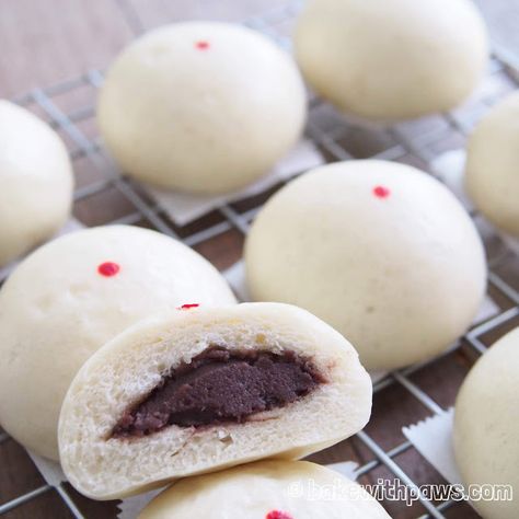 Pau Recipe, Mochi Recipes, Steam Buns Recipe, Red Beans Recipe, Mochi Recipe, Asian Sweets, Donut Bun, Steamed Cake, Red Bean Paste