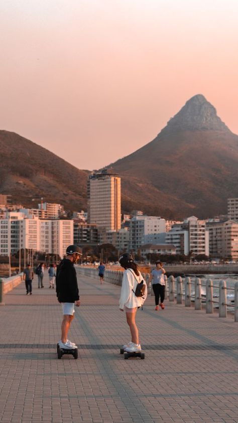 Cape Town is a great city to visit. When you go will depend on what kind of activities you want to do, and your preferred weather. Click to see all you need to know before your next trip. *written by a native* Pin it. #capetown #southafrica Cape Town Photography, Africa Aesthetic, City And Nature, South Africa Photography, Cape Town Travel, Cape Point, Sea Point, Africa Do Sul, South Africa Travel