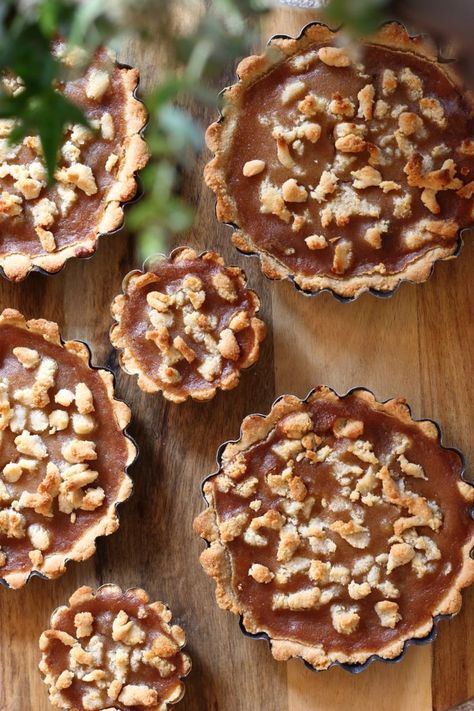 Date Baked Goods, Date Tart Recipes, Recipes Using Dates, Date Syrup Recipes, Df Meals, Date Recipes Desserts, Vegan Board, Cooking With Coconut Milk, Almond Flour Crust