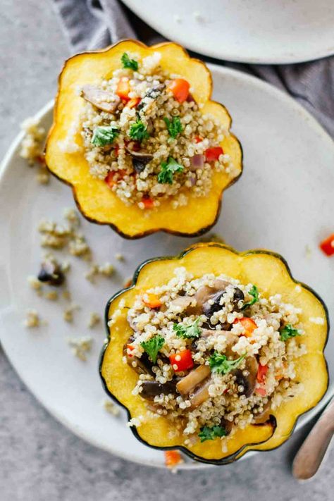 Quinoa & Mushroom Stuffed Acorn Squash - Jar Of Lemons Fall Vegetable Side Dishes, Quinoa Mushroom, Jar Of Lemons, Mushroom Stuffed, Stuffed Acorn Squash, Autumn Side Dishes, Acorn Squash Recipes, Healthy Fall, Holiday Meal