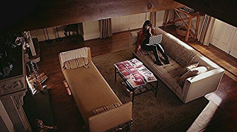 Spencer Hastings house living room pll Pretty Little Liars 7x03 Spencer Hastings House, Pretty Little Liars Spencer, Hastings House, Pretty Little Liars Hanna, Spencer House, House Living Room, Spencer Hastings, Small Apartment Decorating, Guilty Pleasures