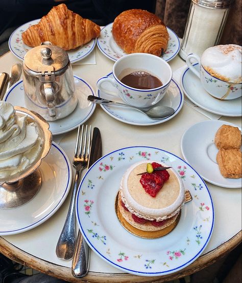 Paris Desserts Aesthetic, Breakfast In Paris Aesthetic, Carette Cafe Paris, Afternoon Coffee Aesthetic, Paris Breakfast Aesthetic, Carette Paris Aesthetic, Paris Aesthetic Cafe, Love In Paris Aesthetic, Breakfast Cafe Aesthetic