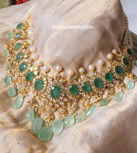 Polki emerald necklace by Akoya photo Indian Emerald Necklace, Victoria Necklace Indian, Russian Emerald Necklace, Emerald Indian Jewellery, Green Emerald Necklace Indian, Bridal Kundan Jewellery Set, Maharani Necklace, Emerald Necklace Indian, Bridal Kundan Jewellery