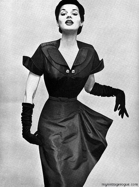 Radiant Fashions 1951 1950 Style, Vogue Vintage, 1950 Fashion, Glamour Vintage, Cristóbal Balenciaga, Jeanne Lanvin, Fifties Fashion, Look Retro, Fashion 1950s