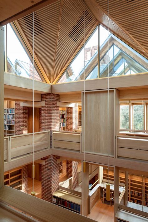 Magdalene College Library / Niall McLaughlin Architects | ArchDaily Library Exterior Design Architecture, Library Architecture Concept, Old Library Architecture Exterior, Open Library Architecture, Famous Library Architecture, Louis Kahn, College Library, Timber Architecture, Roof Lantern