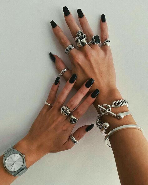 Grunge Jewelry Rings, Dark Silver Aesthetic, Edgy Rings Aesthetic, Nails 2020 Trends, Edgy Rings, Hand Jewelry Rings, Silver Aesthetic, Harry Styles Nails, Dope Jewelry Accessories