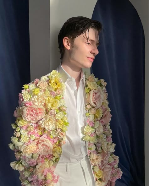 Enchanted Garden Men Outfit, Floral Male Outfit, Flower Suits Men, Men Floral Outfit, Butterfly Suit Men, Flower Outfits Men, Extravagant Mens Fashion, Ethereal Aesthetic Outfits Men, Men Met Gala Looks