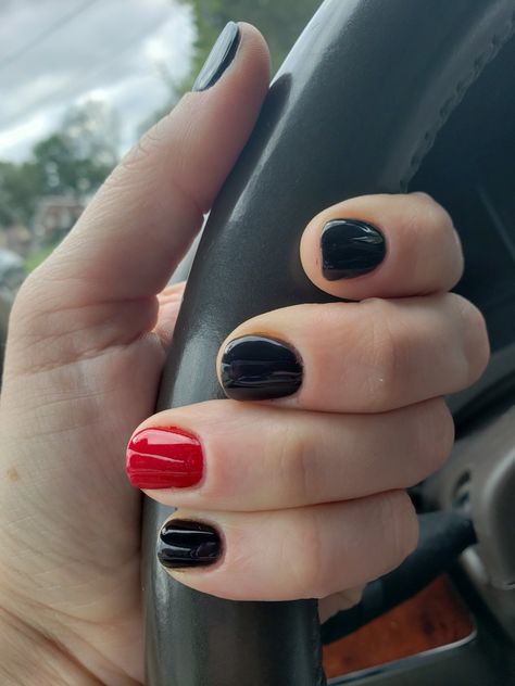 Red And Black Nails Natural, Red And Black Nails Short Simple, Short Acrylic Nails Black And Red, Black And Red Gel Nails Short, Red And Black Nails Men, Short Nails Ideas Red And Black, Black Nails With Red Accent, Black And Red Nails Ideas Short, Black And Red Manicure