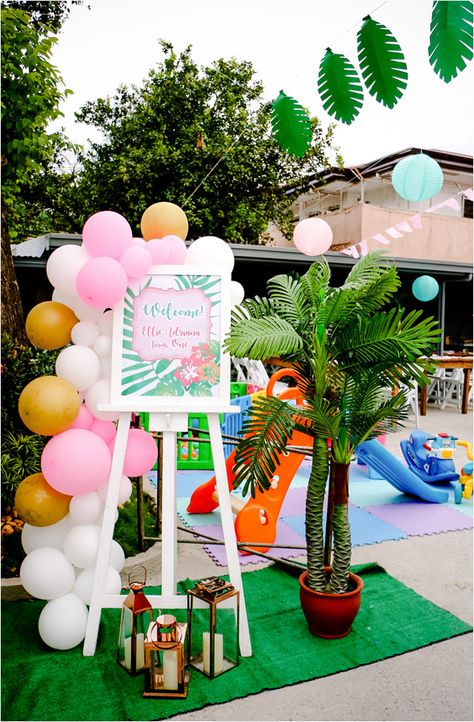 A Pretty Pink and Green Tropical Pool Party for Ellie | https://babyandbreakfast.ph/2019/03/26/pretty-tropical-themed-pool-party/ Pool Debut Party Ideas, Tropical Pool Birthday Party Ideas, Pool Party Hawaiian Theme, Poolside Party Decor, Flamingo Themed Party Decoration, Tropical Pool Party, Pink And Green Tropical, Pool Party Decor, Tropical Theme Party