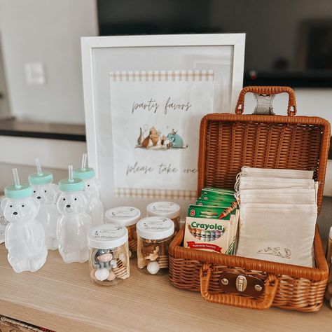 a look into aspyn’s ‘one’ hundred acre wood🍯🎈🐝 it was such a fun day celebrating our little pooh lover yesterday! fun fact, my first birthday theme was the same so this party was extra special to me🥹 i’m also holding onto the fact that she’s not one quite yet😆 thank you to everyone who helped us celebrate our soon to be one year old!❤️ -outfit: @atnoonstore -signage: designed by me -birthday silhouette: @ohhoneysilhouettes -rattan strolley: @olliella -playdoh kits: @littlehandsdoughco -b... Woods Themed First Birthday, Party Favors For One Year Old Birthday, Hundred Acre Woods Birthday Party, Winnie The Pooh First Birthday Party, One Hundred Acre Wood Birthday, Beary First Birthday Boy, Beary First Birthday, First Birthday Theme, My First Birthday