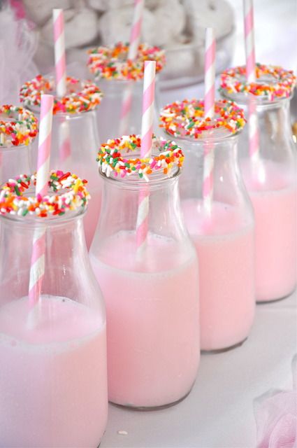 Strawberry Milk with Sprinkles - Use Starbucks frappaccino bottles! Starbucks Bottles, Dessert Strawberry, Ballet Party, Pink Milk, Pink Drinks, Strawberry Milk, Sleepover Party, Nutcracker Christmas, Brie