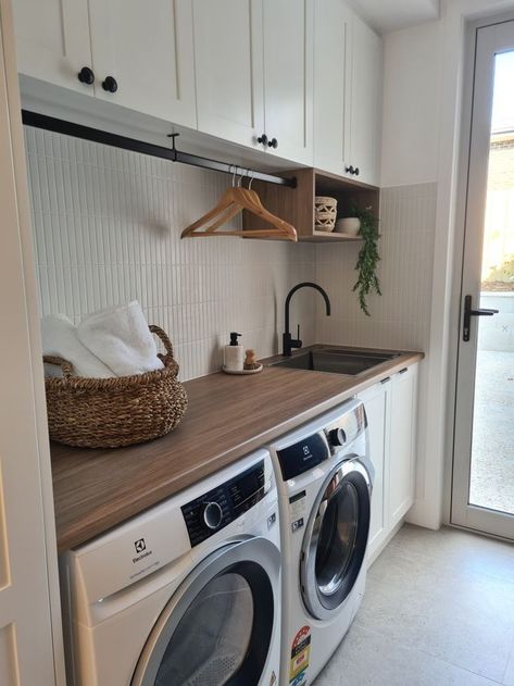 Laundry Room Grey Floor, Laundry Wood Countertop, Modern Country Laundry Room, Laundry Room Ideas With Window, Laundry Room Wood Counter, Long Narrow Laundry Room Ideas, Lavaderos Ideas, Laundry Room Decorations, Small Laundry Room Design