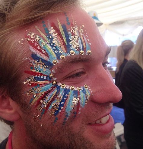 ✨Festival makeups not just for the gals! Loved this tribal explosion ✨@itsinyourdreams Glitter Carnaval, Makeup Festival, Festival Face Paint, Festival Paint, Fantasy Make-up, Make Carnaval, Festival Make Up, Festival Makeup Glitter, Bin Bin