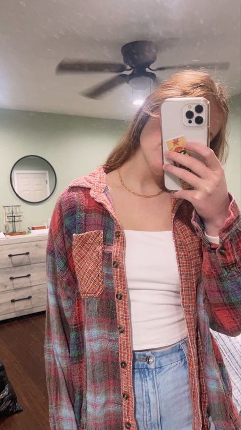 Urban Outfitters flannel outfit, cute fall outfit Outfit With Flannel, Casual Jean Outfits, Cute Flannel Outfits, Cute Midi Skirt, Flannel Outfits Fall, Urban Outfitters Flannel, Flannel Outfit, Fall Flannel, Flannel Outfits