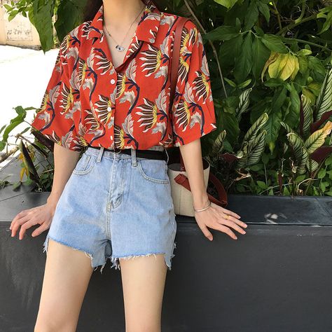 Aesthetic Hawaiian Outfit, Hawaiian Aesthetic Outfit, 90s Fashion Outfits, Trik Fotografi, Tops Online, Hawaiian Print, Looks Vintage, Retro Outfits, Print Shirt