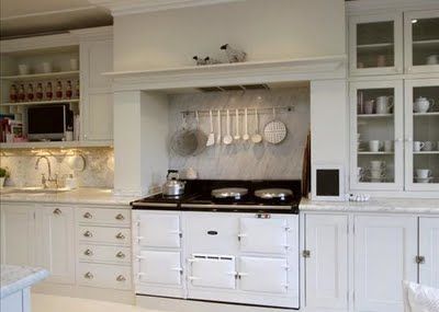 Beautiful kitchen whites with the glass cupboards and the Aga! www.agahuis.nl Beautiful Kitchens White, Kitchen Mantle, Aga Kitchen, Vintage Stove, Kitchen Chimney, Kitchen Cooker, Cottage Kitchens, Kitchen Stove, Divine Design