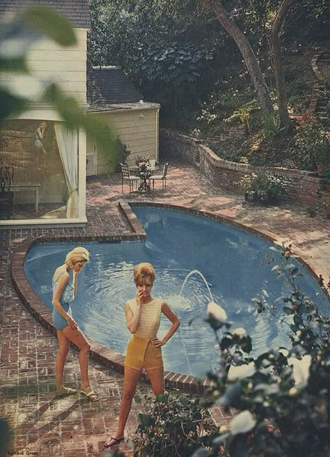 Pool Photography, Magazine Vogue, Vintage Swim, Slim Aarons, Vintage Swimwear, Vintage Swimsuits, Retro Summer, Vintage Beach, Harper's Bazaar