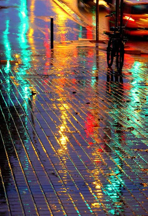 . Wet Pavement, I Love Rain, Walking Down The Street, New Retro Wave, Love Rain, Rainy Night, Foto Art, City Street, Jolie Photo