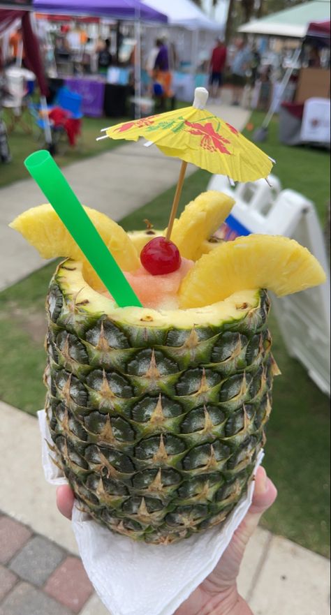 Drink Inside Pineapple, Piña Colada In Pineapple, Pina Colada In A Pineapple, Drink In Pineapple, Pineapple Juice Aesthetic, Piña Colada Aesthetic, Pina Colada Aesthetic, Florida Drinks, Pina Colada Pineapple