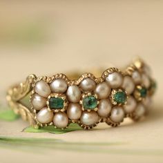 Peral and emerald ring, circa 1830 Rose Gold Infinity Ring, Pearl Jewlery, Gold Circle Ring, Gold Infinity Ring, Emerald Bead, Finger Rings, Fancy Jewelry, Seed Pearl, Finger Food