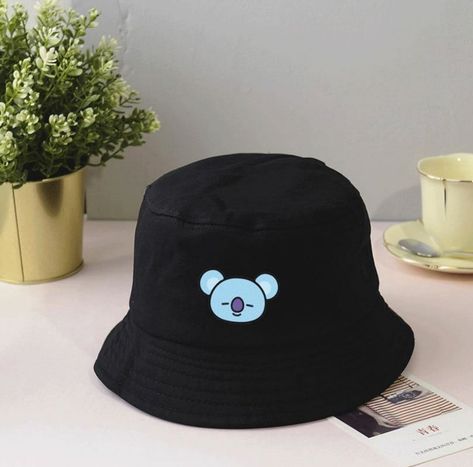 On our site Best Kpop Shop : Bob BT21 - BTS ! • Bob BT21 - BTS special edition 🎁 • For the price or more precision, ⚠️Everything is on our site⚠️ Thank you. 😊 (The price is also on the post if you click on it) #kpop #bt21 #bts #kpopmerch #kpopshop Gorros Aesthetic, Cute Bucket Hats, Army Accessories, Bob Chapeau, Linen Style Fashion, Comfy Travel Outfit, Bts Outfits, Hat Aesthetic, Kpop Shop