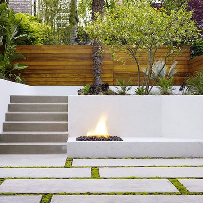 Thinking about mixing teak and white concrete for the backyard... Backyard Retaining Walls, Retaining Wall Design, Concrete Retaining Walls, Modern Outdoor Spaces, Yard Fence, Contemporary Patio, Landscaping Inspiration, Garden Paving, Modern Landscape Design