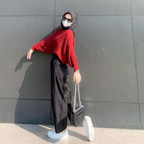 Red Hijab Outfit, Outfit Kulot, Red Hijab, Maroon Outfit, Outfit Hijab Casual, Red And Black Outfits, 17 August, Hijab Style Tutorial, Color Combinations For Clothes