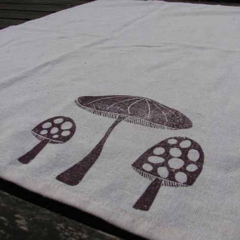 Mushroom Kitchen Towel Lino Cut Block Print by stolenmoments, $16.00 Botanical Kitchen, Unique Hostess Gifts, Mushroom Tea, Foto Transfer, Block Printed Textiles, Fabric Stamping, Printed Tea Towel, Stamp Printing, Linen Tea Towel