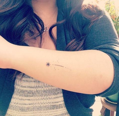 Star Tattoos Asteroid Tattoo, Shooting Stars Tattoo, Shooting Star Tattoo Designs, Best Star Tattoos, Firework Tattoo, Star Tattoos For Men, Star Tattoo Meaning, Shooting Star Tattoo, Small Star Tattoos