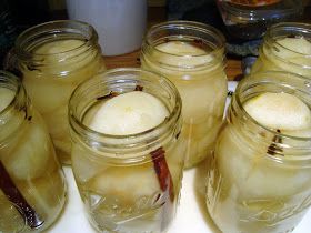 Pear Relish, Pickled Pears, Pickled Peaches, Pickled Fruit, Pickled Vegetables Recipe, Pickled Tomatoes, Canning Fruit, Preserving Herbs, Pear Jam