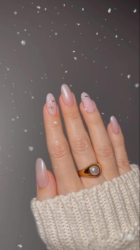 TikTok - Make Your Day Sparkly Nail Designs, Beauty Hacks Nails, Classy Nail Designs, Simple Gel Nails, Almond Nails Designs, Sparkly Nails, Xmas Nails, Classy Nails, Holiday Nails