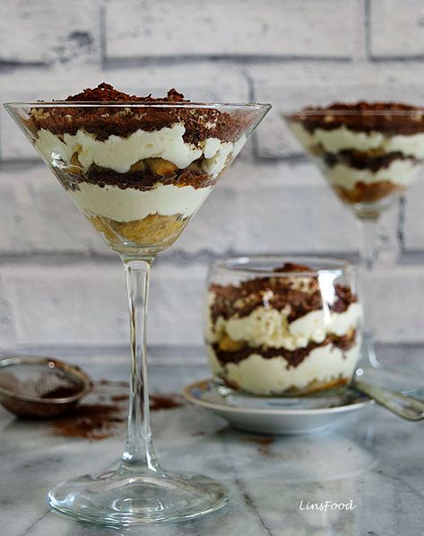 Tiramisu Recipe With Alcohol, Eggless Tiramisu Recipe, Amazing Christmas Desserts, Baileys Tiramisu, Baileys Dessert, Best Tiramisu, Italian Recipes Dessert, Cream Cheese Muffins, Italian Dessert