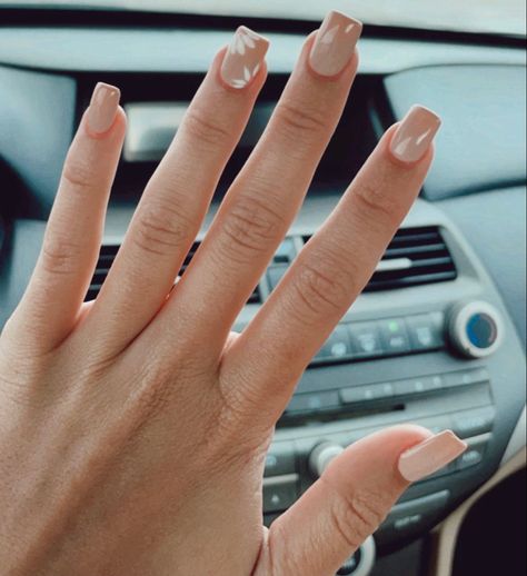 Wedding Nails For Bride Square Shape, Pink Nails Floral Design, Short White Nails With Flower Design, Pink And White Acrylic Nails With Design Short, Tan Nails White Design, Short Square Nails With Flowers, Natural Pink And White Nails, White Nude Nail Designs, Tan Square Nails