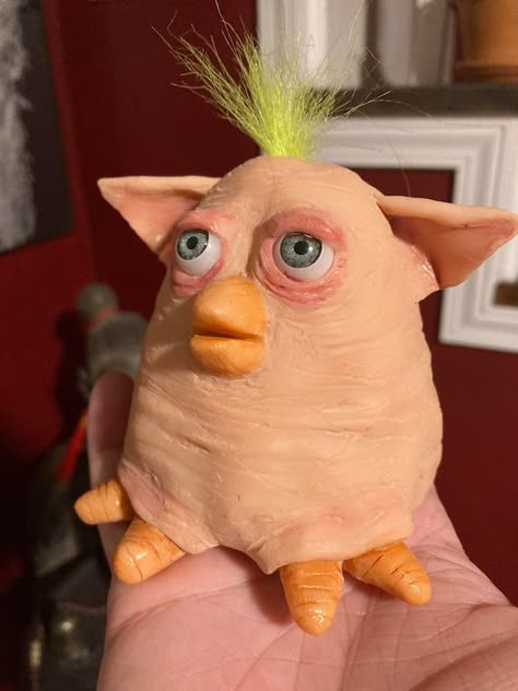 Forbidden Furb hairless Furby sculpture.Each one is hand sculpted, so each one has slight variations. Cursed Image, Image Meme, Funny Pix, Weird Images, Goofy Pictures, Very Funny Pictures, Silly Pictures, Funny Meme, Really Funny Pictures