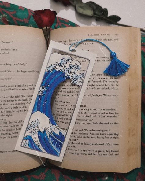 Material used: Water paints. Water Paints, Eleanor And Park, Bookmark Ideas, The Great Wave, Japanese Waves, Diy Water, Resin Ideas, Diy Bookmarks, Book Nook