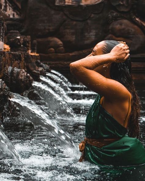 ✨BALI FACT OF THE DAY - GET TO KNOW OUR HOME ✨ Water. 💧 In Balinese culture, holy water is an integral agent in religious practices. Holy water serves as a powerfully sacred symbol, significant for its purifying powers and mystical spiritual energy. Typically, holy water is used for its healing and protective purposes, to heal the body and spirit — the clean water is used during offerings, purification ceremonies, etc. Feel free to share your experiences with Bali heritage and holy water ... Bali Water Temple, Bali Healing Retreat, Bali Spiritual Retreat, Bali Photoshoot Ideas, Bali Vision Board, Bali Healing, Bali Photo Ideas, Indonesia Temple, Purification Ritual