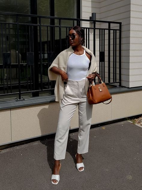 11 Style Blogger Summer Outfits That Stand Out | Who What Wear UK Mid Size Street Style, White Fitted Dress, Zara Trousers, Marc Jacobs Dress, La Outfits, Mid Size Fashion, Europe Outfits, Plain Dress, Backless Top