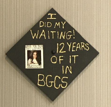 Harry Potter theme graduation party! 🎓⚡️ Harry Potter Graduation, High School Graduation Cap, College Graduation Cap Decoration, Dorm Room Designs, Cap Decorations, Graduation Cap Decoration, Harry Potter Theme, Grad Cap, High School Graduation