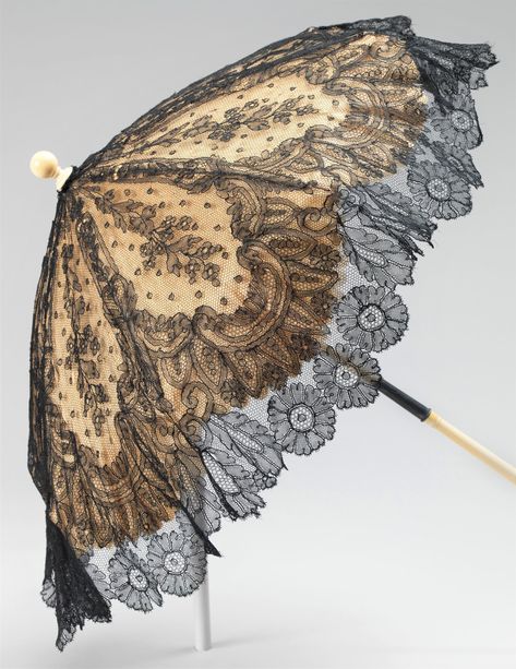 Victorian Fashion Aesthetic, Lace Parasol, Strawberry Wine, Xmas Wishes, Neo Victorian, Different Aesthetics, Umbrellas Parasols, Victorian Women, Los Angeles County