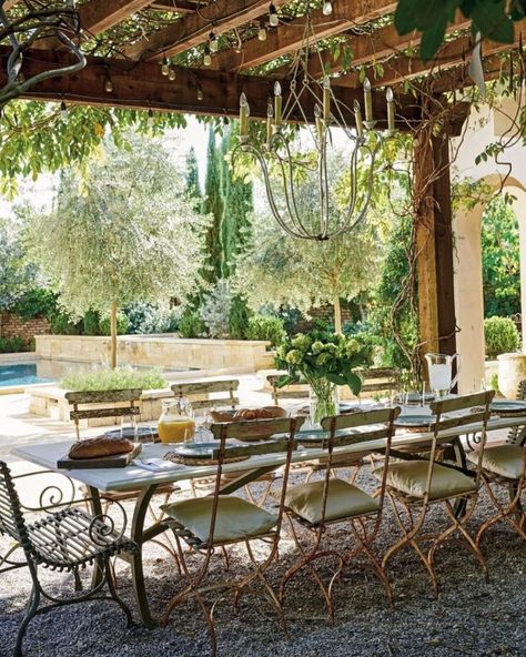 Tara Shaw, French Courtyard, Pea Gravel Patio, Backyard Dining, Dining Area Design, Gravel Patio, Hello Lovely, French Garden, Outdoor Dining Area