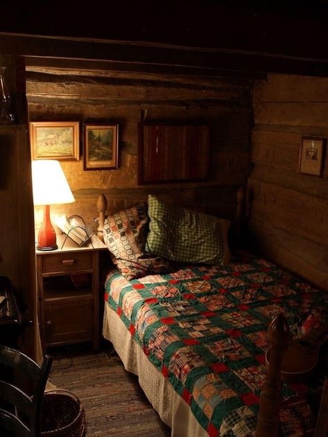 Dark Academia Bed, Apollo's Cabin, Cozy Cabin Interior, Cabin Bedroom, College Room, Cabin Interiors, Cozy Room Decor, Tiny House Cabin, Room Redo