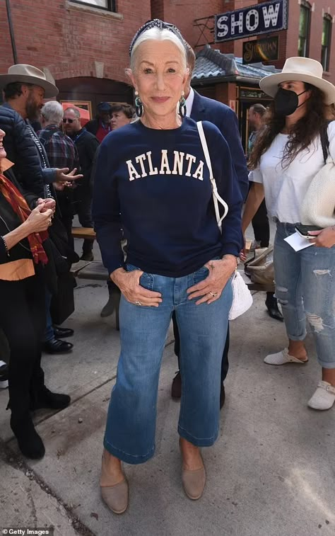 Helen Mirren Style, Telluride Film Festival, Mum Fashion, Older Women Fashion, Helen Mirren, Ageless Style, 60 Fashion, Fashion People, Weekend Outfit