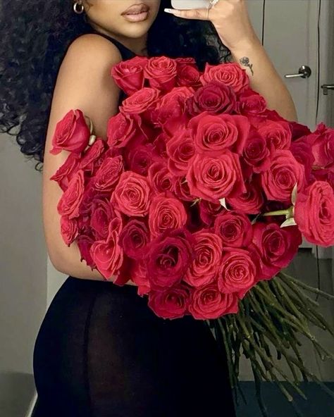 Black Women Luxury, Black Women In Luxury, Women In Luxury, 17th Birthday Ideas, Valentine Photo Shoot, Luxury Flower Bouquets, Birthday Ideas For Her, Flower Photoshoot, Red Rose Bouquet